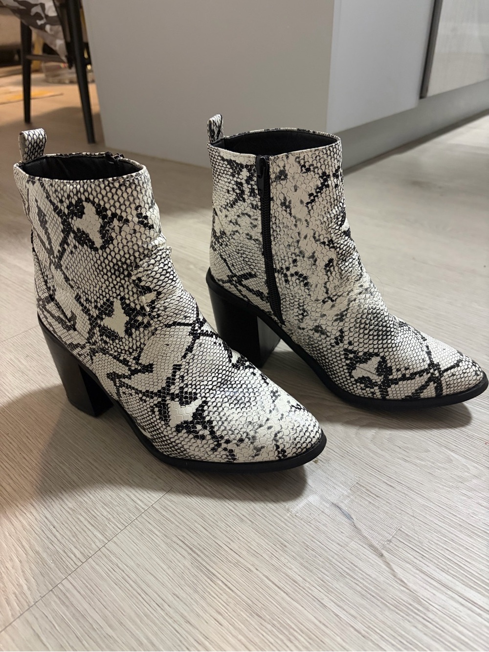 Women’s Snake-Print Ankle Boots - White/Black